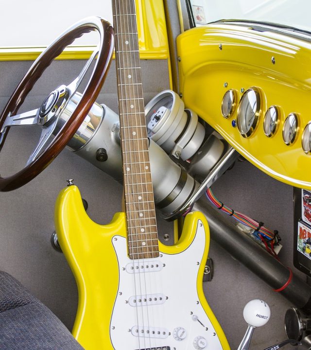 steering wheel, classic car, electric guitar-1130630.jpg